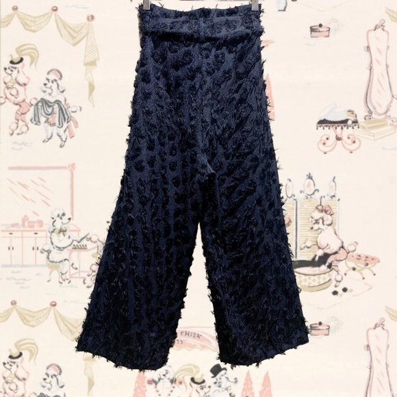 H&M Textured Wide-Leg Pants - Picture 2 of 4